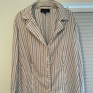 Jones New York Women’s signature long sleeve shirt, Mint condition